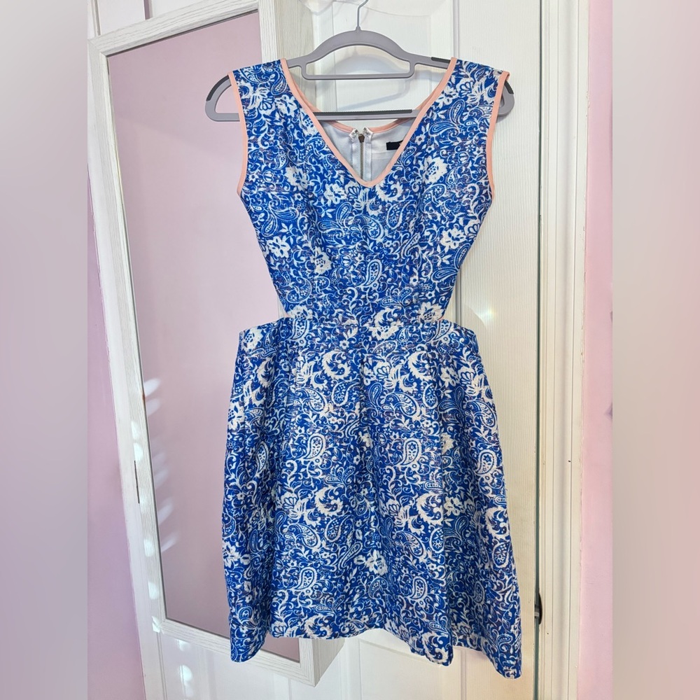 Blue and White Sleeveless Paisley Midi Dress w Cutouts- Sz M